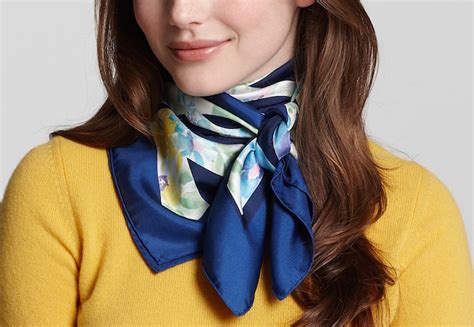 come indossare un foulard come indossare un foulard hermes|Instantlook .